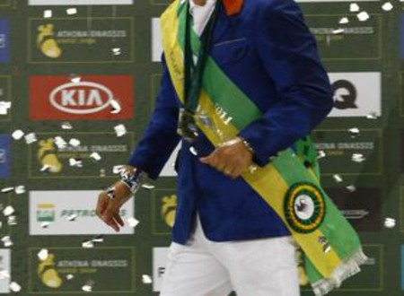Doublé suisse à Rio, succès de Schroeder dans le GP, quatre Suisses en vue à Gijon, Roland Grimm et Mireille Pollien dominent Le Mont, Niklaus Rutschi top à Lugano. Les Suisses 4es des Européens d'attelage à 4. Exell 1er, Chardon en or.