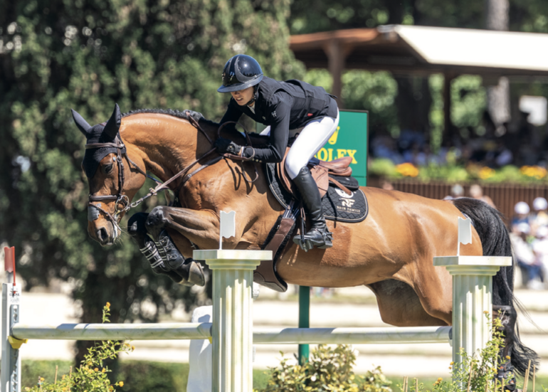 Nina Mallevaey au CSIO 5* de Rome avec Dynastie de Beaufour, 3e du prestigieux Rolex Grand Prix. © hippofoto.be