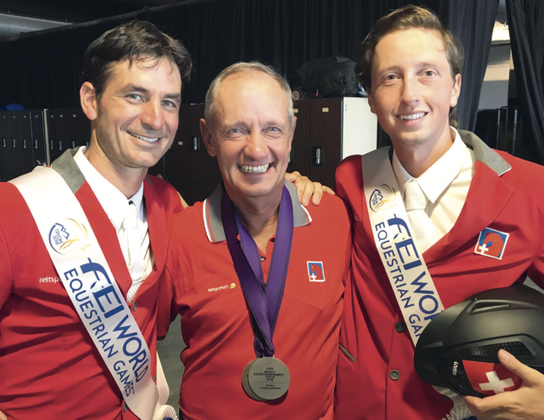 Pour Steve Guerdat et Martin Fuchs, Thomas Fuchs méritait aussi les deux médailles décrochées par les as helvétiques, les deux premières de l'histoire, aux Jeux mondiaux de Tryon 2018. © Alban Poudre