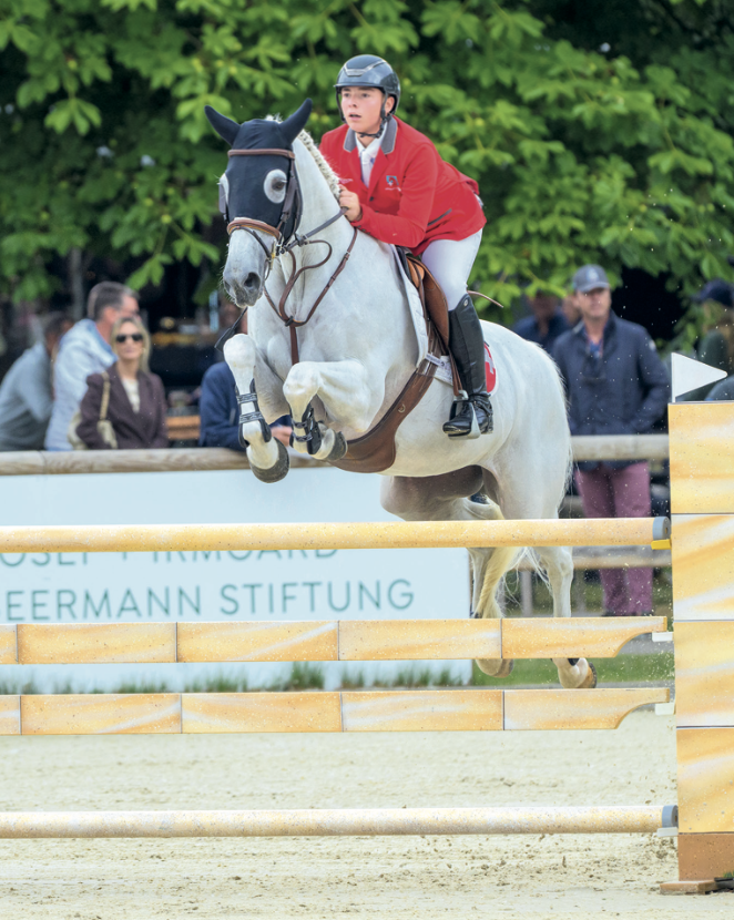 Les children permettent aux cracks de connaître une seconde carrière comme c’est le cas de Fuego de la Closière, classé jusqu’en 150 avec Jane Richard avant de faire le bonheur de son fils Noah. © equitaris.de/R