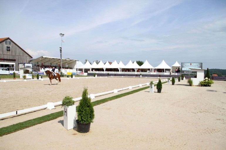 Championnat de Suisse de dressage sur les belles installations de la famille Freimüller à Humlikon