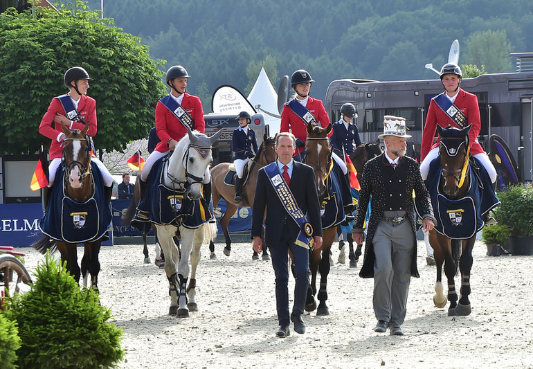 Les Allemands victorieux chez les Jeunes Cavaliers: Guido Klatte junior, Jesse Luther, Philip Koch et Theresa Ripke