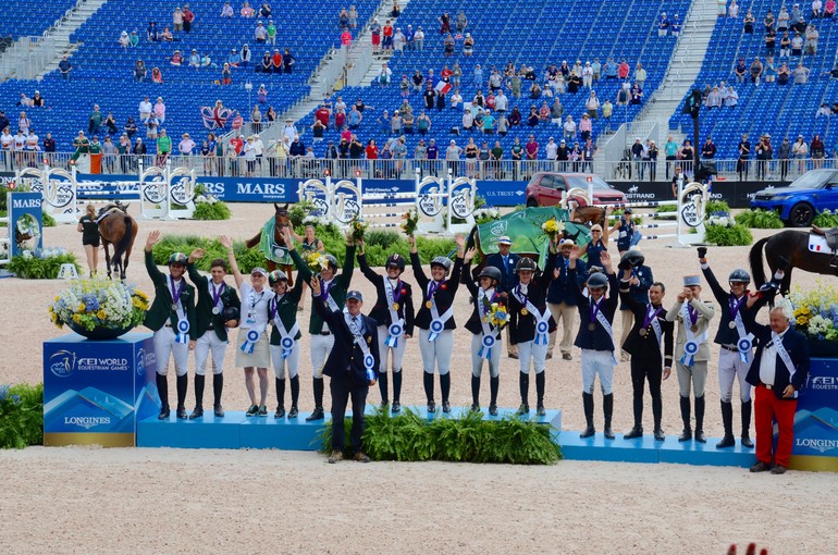 Complet: le podium par équipe