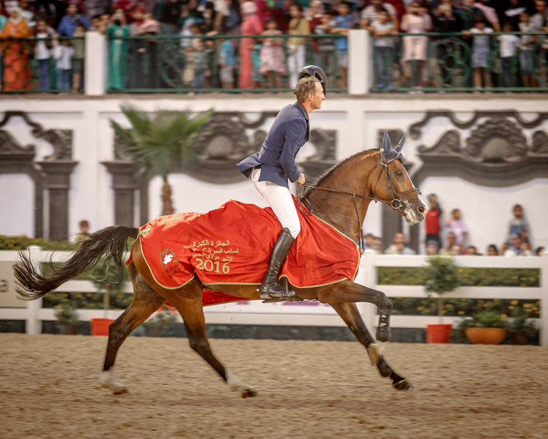 Alain Jufer et Wiveau lors du tour d'honneur après leur victoire dans le Grand Prix du Royal Morocco Tour. 