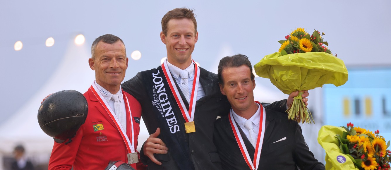 Le podium 2021 avec Dominik Fuhrer entouré de Pius Schwizer et Alain Jufer. Photo Angelika Nido