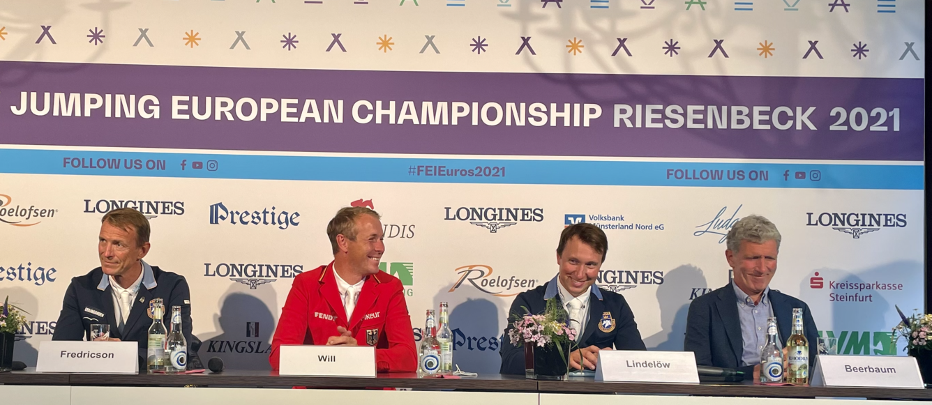 Le trio de tête de la chasse des Européens de Riesenbeck composé de Peder Fredricson 2e, David Will 1er et Douglas Lindelöw 3e – aux côtés de Ludger Beerbaum. ©EO
