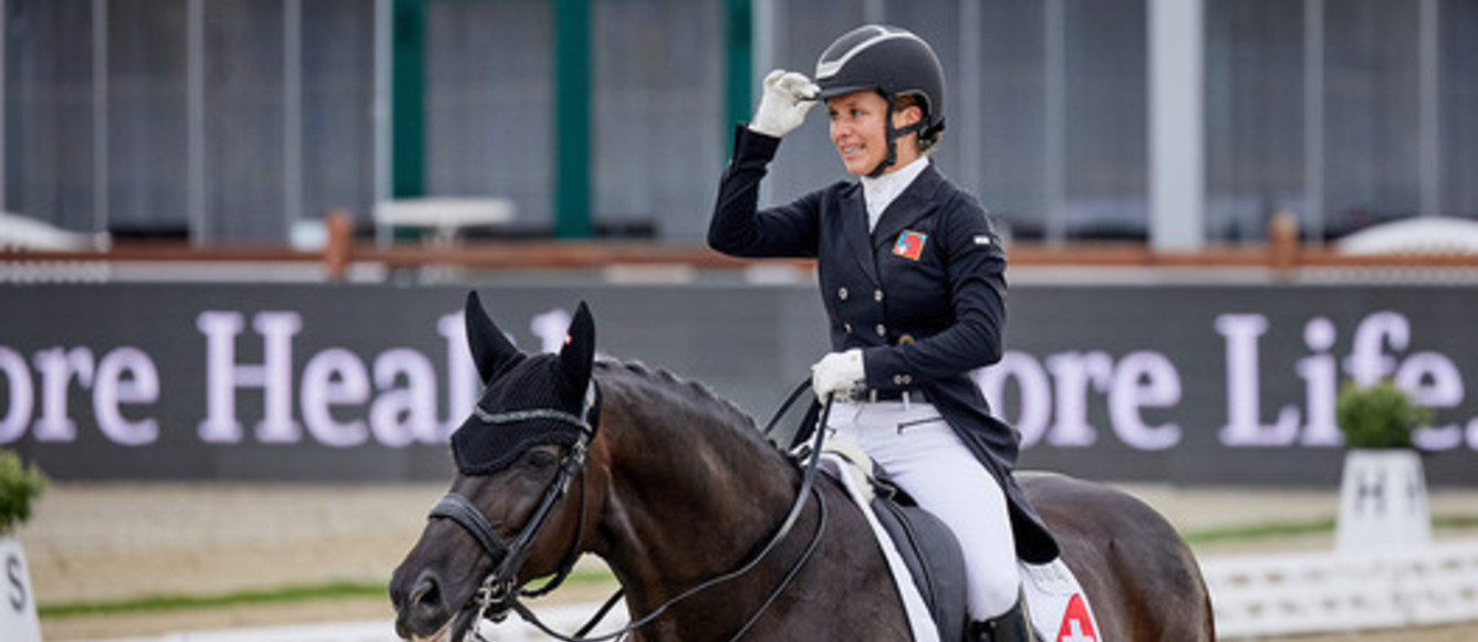 Carla Aeberhard, ici en selle sur Delioh von Buchmatt CH, fait à nouveau partie du cadre d'élite de dressage après 2021. © FEI / Liz Gregg