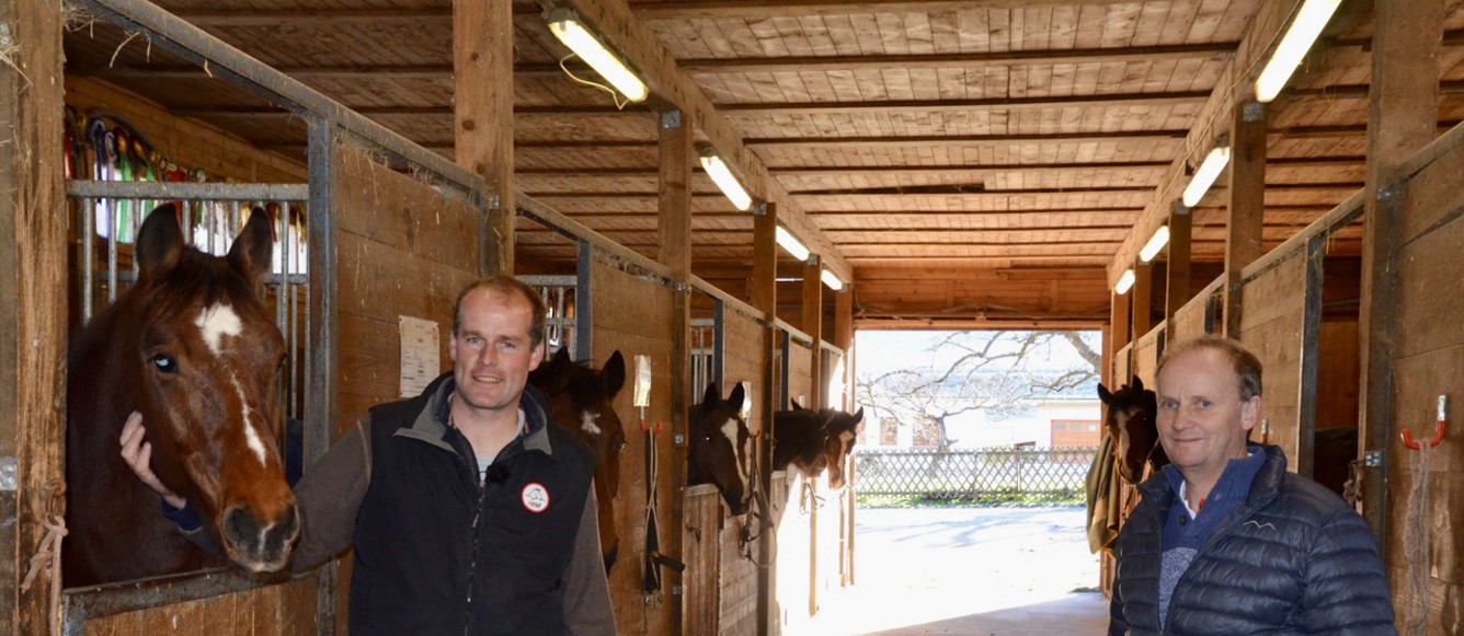 Jérôme Voutaz et Pierre Emonet à la Ferme des Moulins, là où tout à commencé. © Alban Poudret