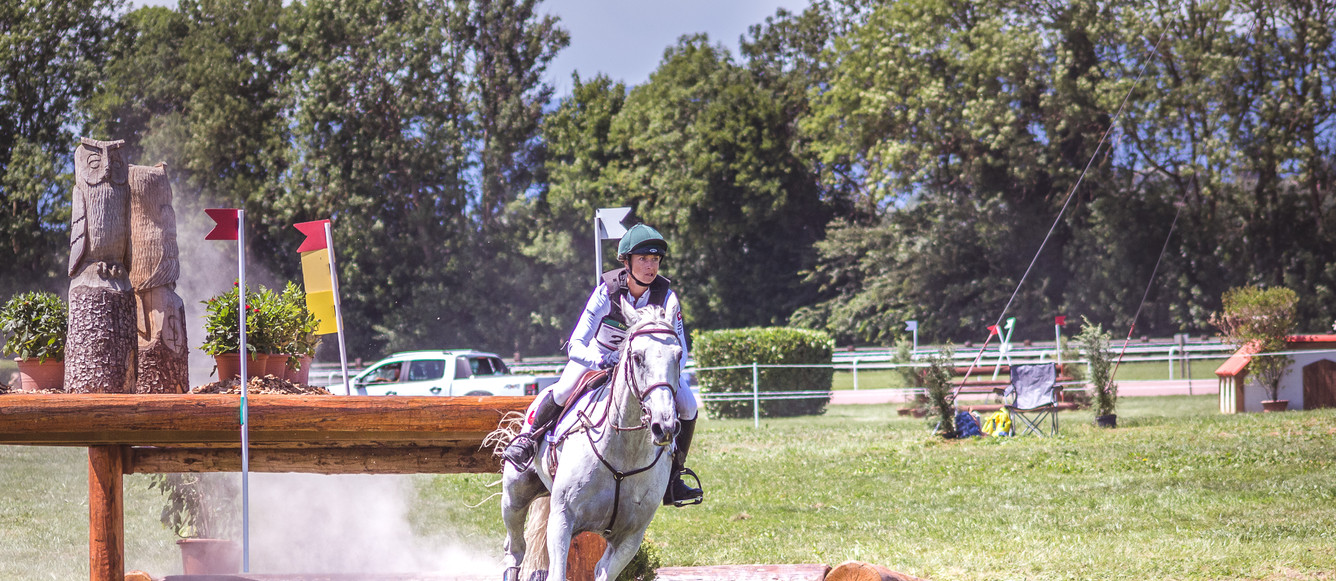 Mélody Johner et Toubleu de Rueire sur le cross du CCIO 4* d'Avenches-IENA. © IENA