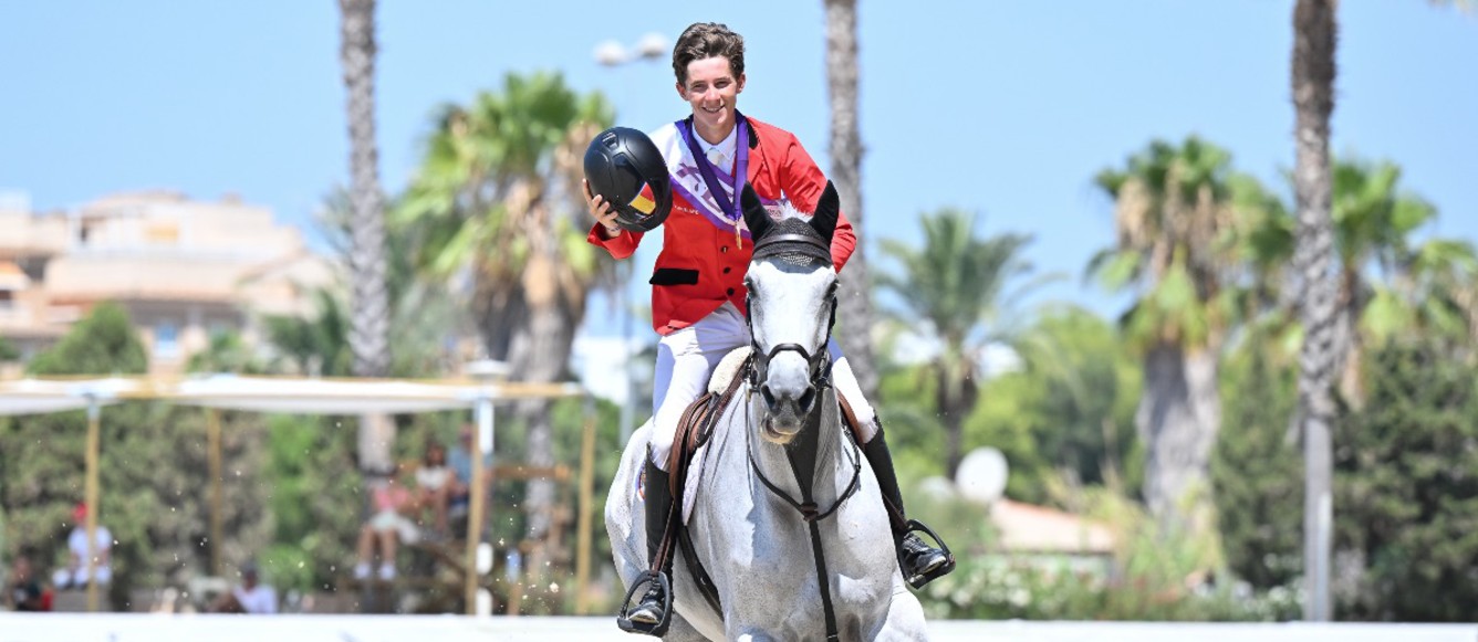 Thibeau Spits et Classic Touch DH ont décroché l'or individuel (et par équipe!) chez les jeunes cavaliers aux Européens de la relève d'Oliva. © Hervé Bonnaud / www.1clicphoto.com.