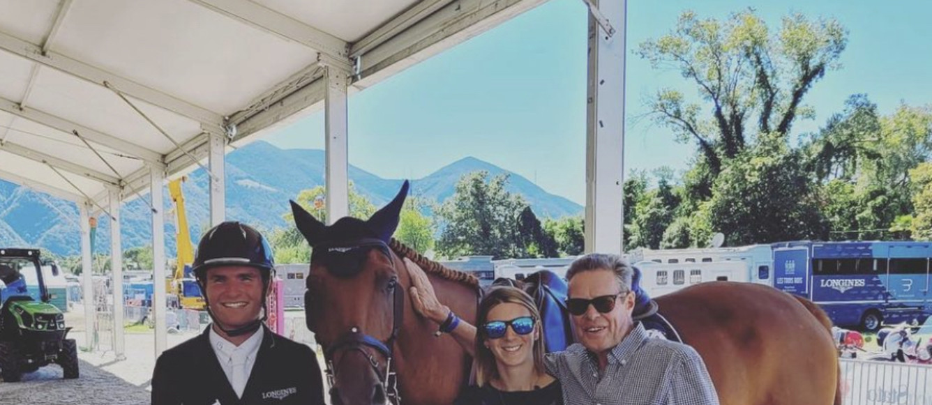 Bryan Balsiger aux côtés de sa groom Mélusine et d'Olivier de Coulon, propriétaire de Chelsea Z. © Ecurie les Verdets