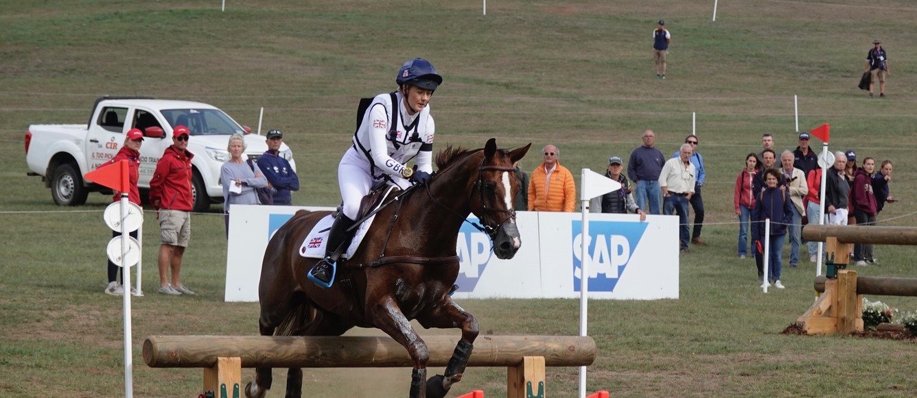 Yasmin Ingham et Banzaï du Loir sur le cross des Mondiaux de Rome-Pratoni. © Nathalie Poudret
