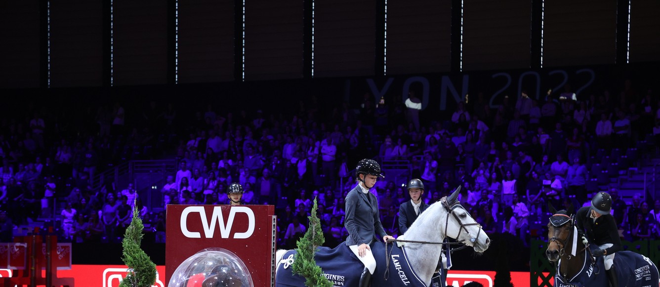 Laura André et Clémentine ont gagné à Lyon l'étape du FEI Jumping Ponies’ Trophy. © PSV / J. Morel
