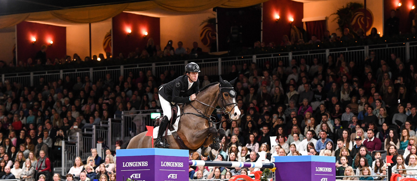 Scott BRASH (GBR) riding HELLO JEFFERSON in THE LONGINES FEI JUMPING WORLD CUP™during The London International Horse Show at ExCel in London on the 18 December 2022