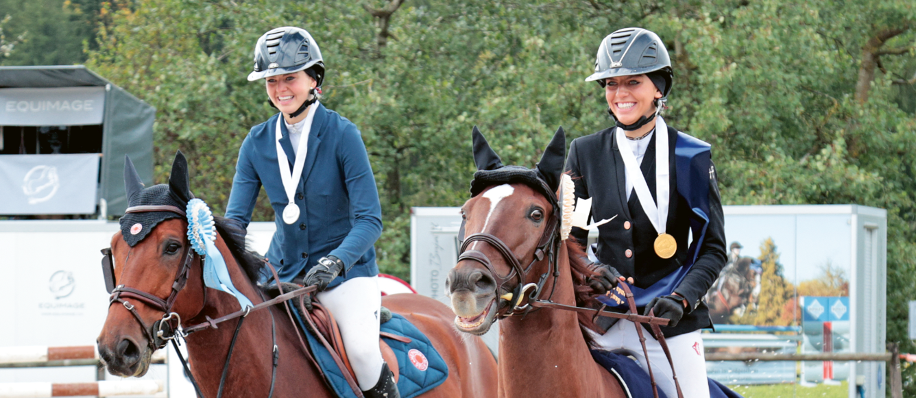 À La Chaux-de-Fonds, les Vaudoises Lola et Zoé Brunet ont signé un doublé lors du championnat romand juniors N. © PhotoBujard