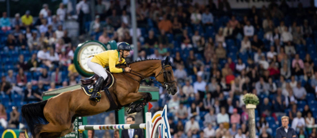 Yuri Mansur a triomphé dans le Prix d'Europe avec Miss Blue. Rolex Grand Slam / Ashley Neuhof)