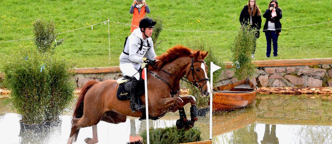Felix Vogg et Dao de l'Océan, ici à Radolfzell, ont permis à la Suisse de prendre la 2e place provisoire du CCIO d'Avenches après le dressage. © Tamara Acklin