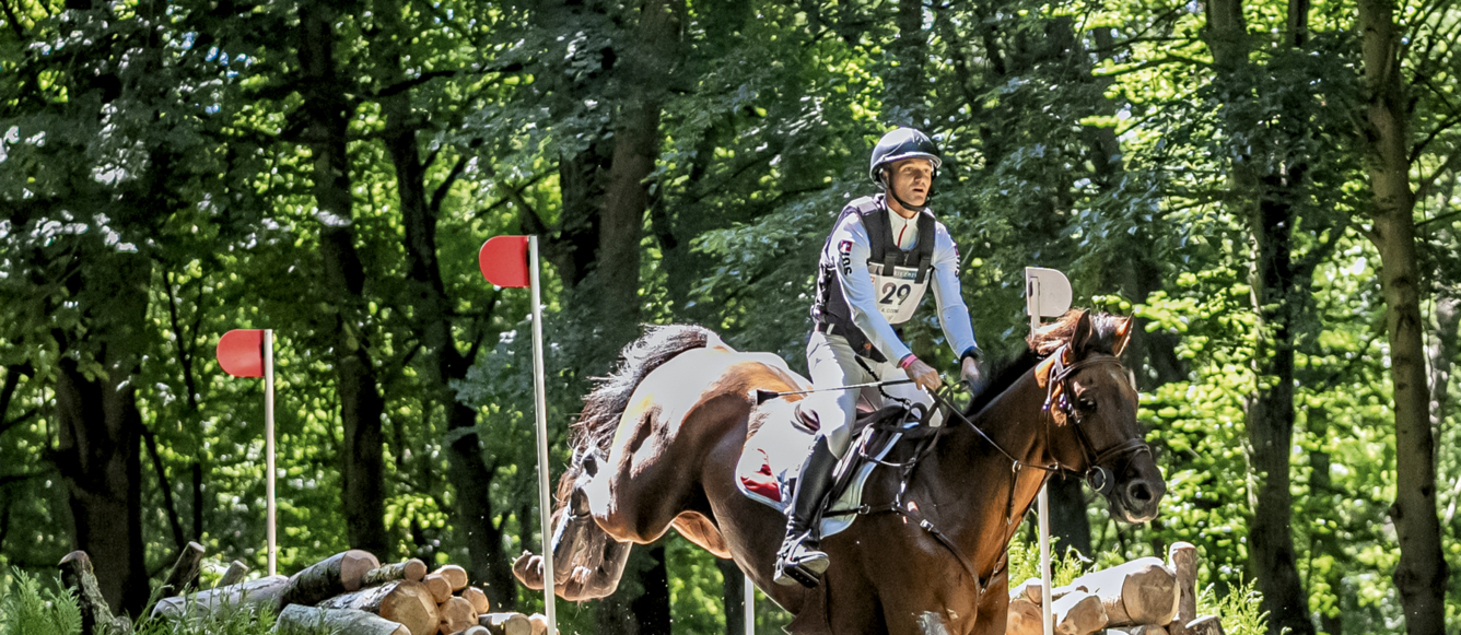 Robin Godel et Grandeur de Lully CH sont des piliers de l'équipe de Suisse. Ils ont gagné des 4* et des Coupes des Nations, mais il leur a manqué quelque chose dans les grands championnats. Âgé de 16 ans, le fleuron de Jean-Jacques Fünfschilling devrait disputer le cross indoor de Genève et pourquoi pas les Européens 2025 (s'ils ont lieu !). ©  R&B Presse Pascal Renauldon