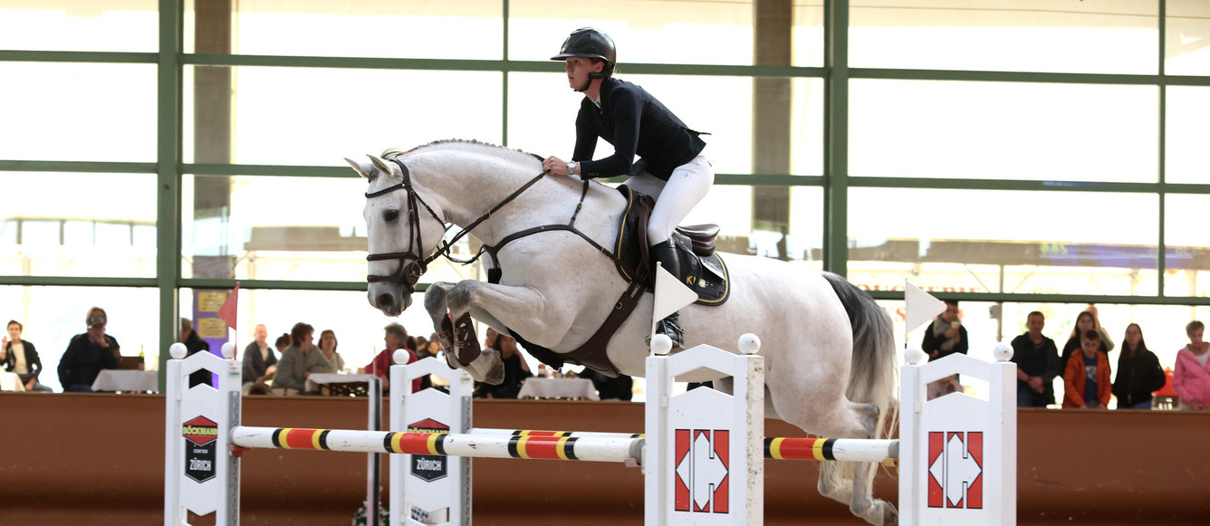 Laura Hunziker, en selle sur KLC Octopussy, a su tirer son épingle du jeu dans le GP U25 de Chevenez. © Photobujard