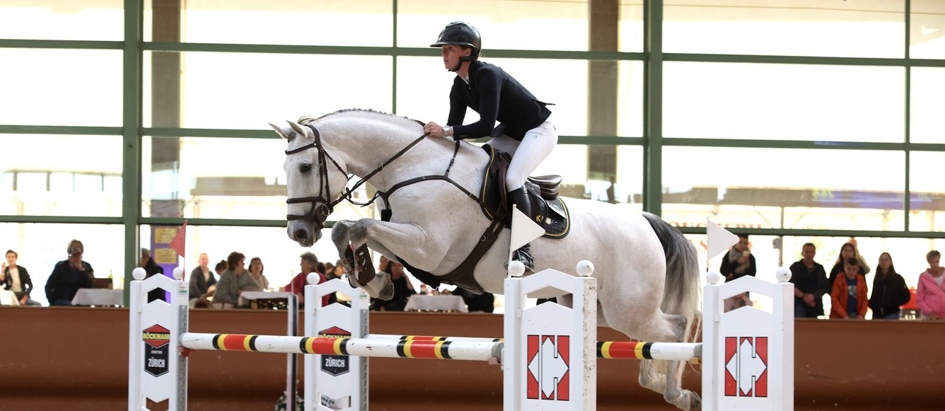 Laura Hunziker, en selle sur KLC Octopussy, a su tirer son épingle du jeu dans le GP U25 de Chevenez. © Photobujard