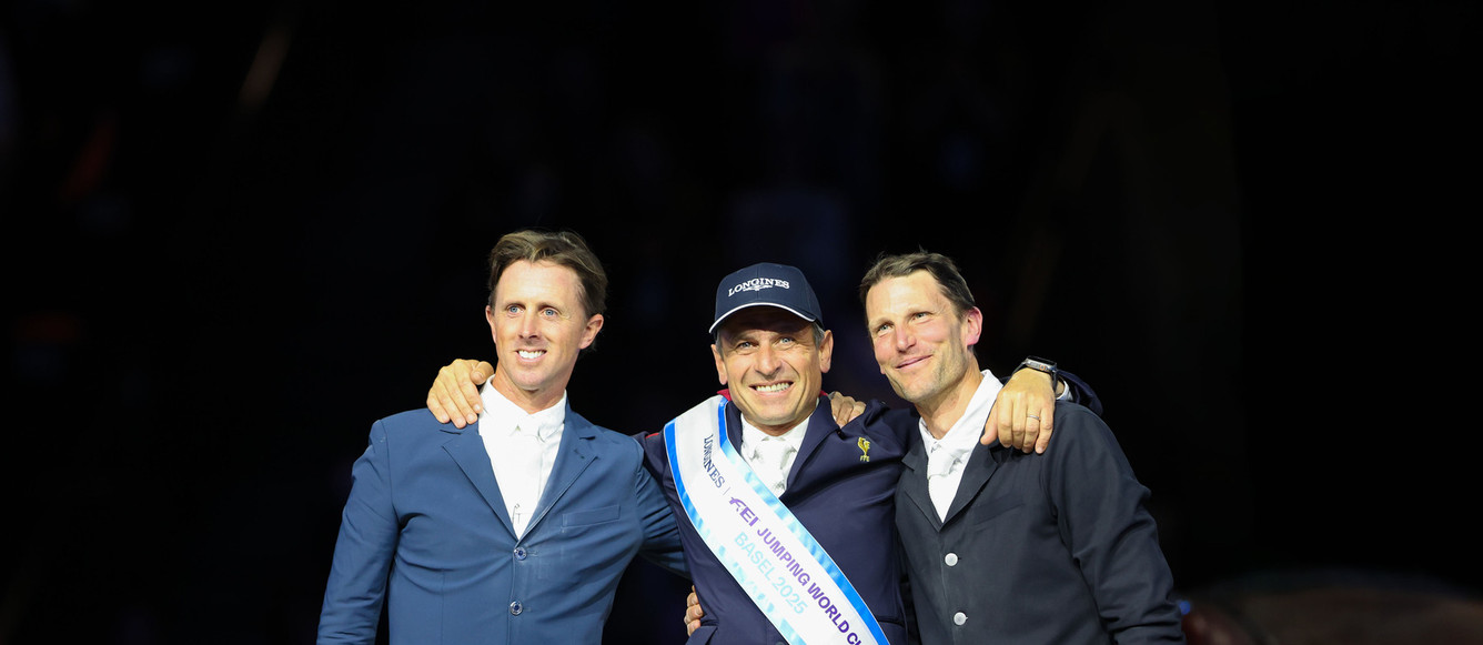 Le podium de la Finale Coupe du monde de saut de Bâle avec Julien Epaillard, entouré de Ben Maher et Kevin Staut. © Tiffany van Halle
