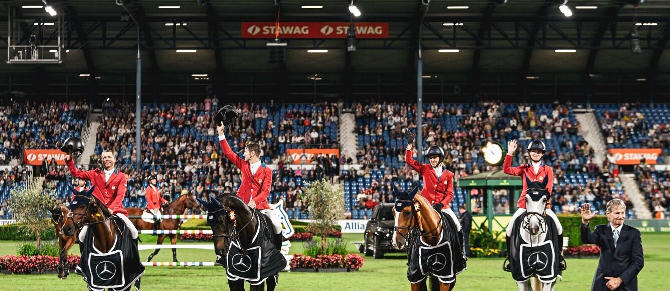 Kent Farrington, McLain Ward, Lillie Keenan et Laura Kraut, vainqueurs de la Mercedes-Benz Nations Cup 2025