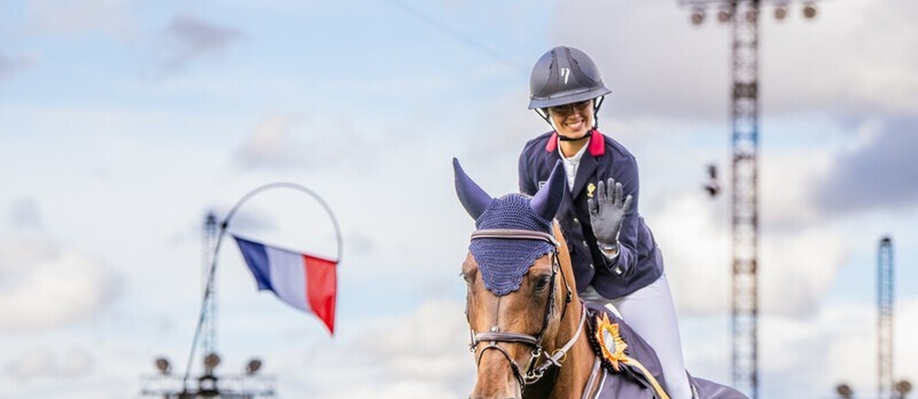 Avec Dynastie de Beaufour, Nina Mallevaey a remporté le Rolex Grand Prix et la Coupe des Nations avec l'équipe de France. @ Rolex Series