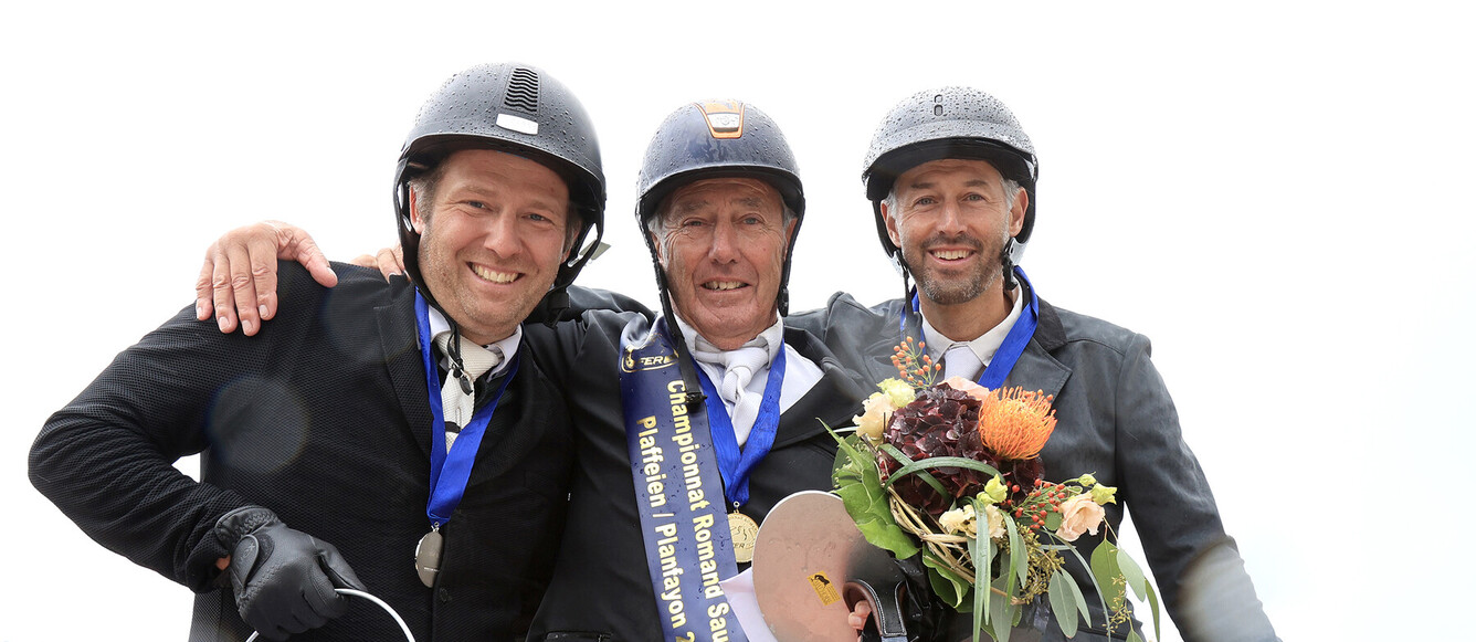 Philippe Putallaz entouré de Martin Kühnis et Mehdi Roessli-Dobjanschi sur le podium du championnat romand élite. © Fabienne Bujard