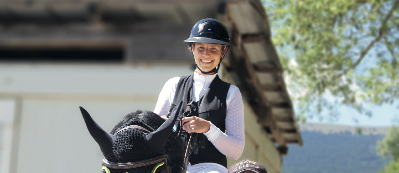 Très complices, Philippe et Audrey Steulet-Geiser, ici avec leur protégé Caliente ELS, partagent à la fois la passion du sport, de l’élevage et la fibre sociale. © Coll. privée