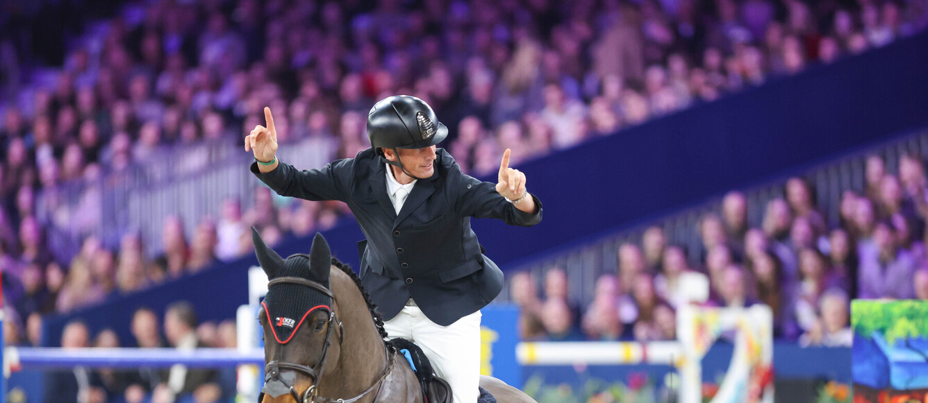 Prenant tous les risques au barrage avec son brillant Dante MM, le Jurassien se retrouve 2e entre le détenteur de la Coupe du monde et Niels Bruynseels. Et il assure sa qualification pour la finale de Fort Worth ! © Tiffany van Halle