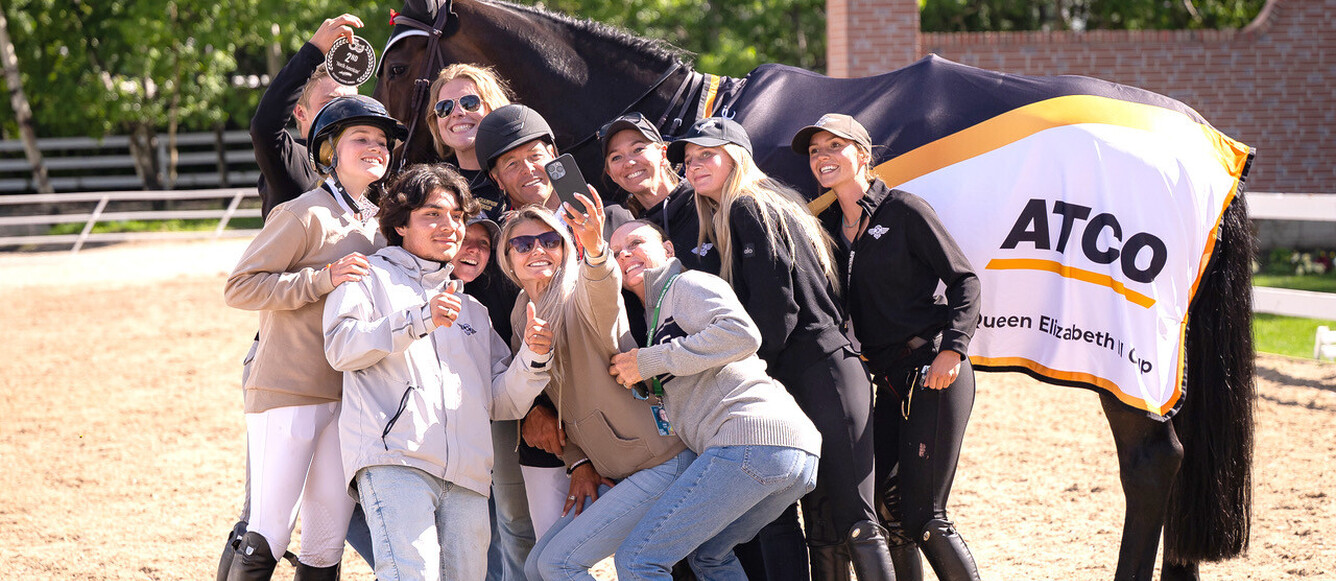 La joie de toute l'équipe de Kyle King après sa 2e place dans le Masters de Calgary en septembre dernier. © privée 