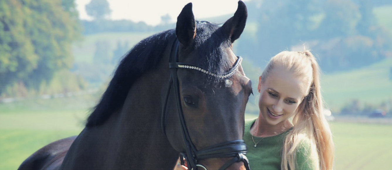 Sansibar’s Floryon a permis à Charlotta Rogerson de débuter sa carrière chez les -21, en 2017 et ‘18. Depuis, il vit toujours à ses côtés dans son écurie. © Coll. privée