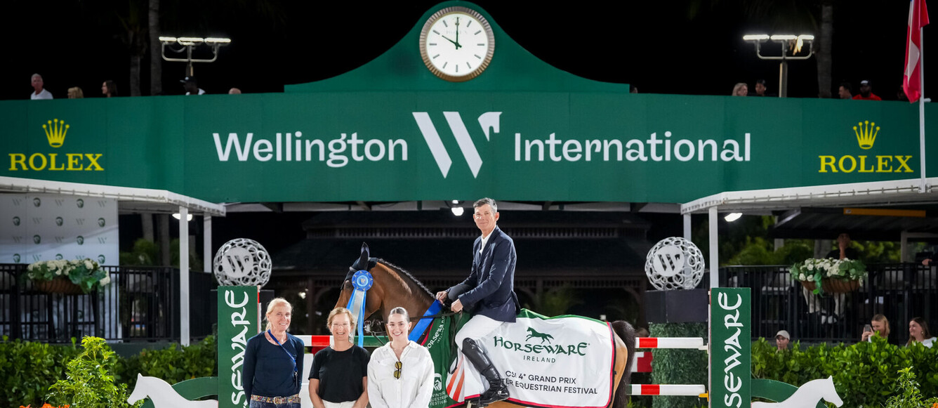 Beat Mändli & Qoachella are joined by (left to right) groom Amanda Mändli, owner Elizabeth Miller and Sophie Krehmeyer, Marketing Coordinator for Horseware Ireland, North America. Photo ©Sportfot