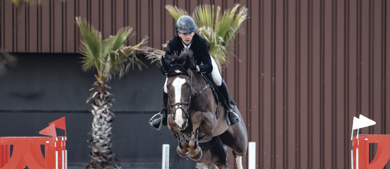Le Jurassien Ethan Meijer a réalisé un tout bon début de saison avec ses trois chevaux, notamment avec Nairobi VD Bisschop, 2e de la 140 de Müntschemier. © photobujard.com