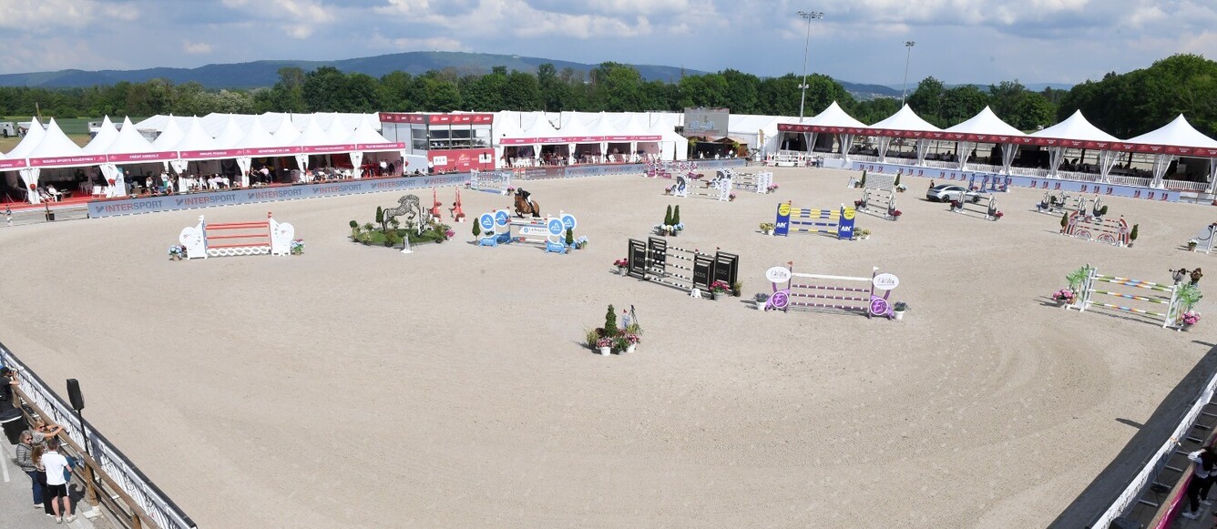 Certains des meilleurs couples du moment fouleront la belle piste de Bourg-en-Bresse ce week-end. ©csi-bourg.com