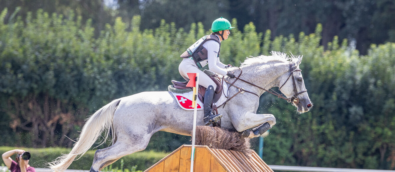 Mélody Johner et Erin sur le cross du CCIO 4* d'Avenches 2026. © Avenches Eventing/LDD