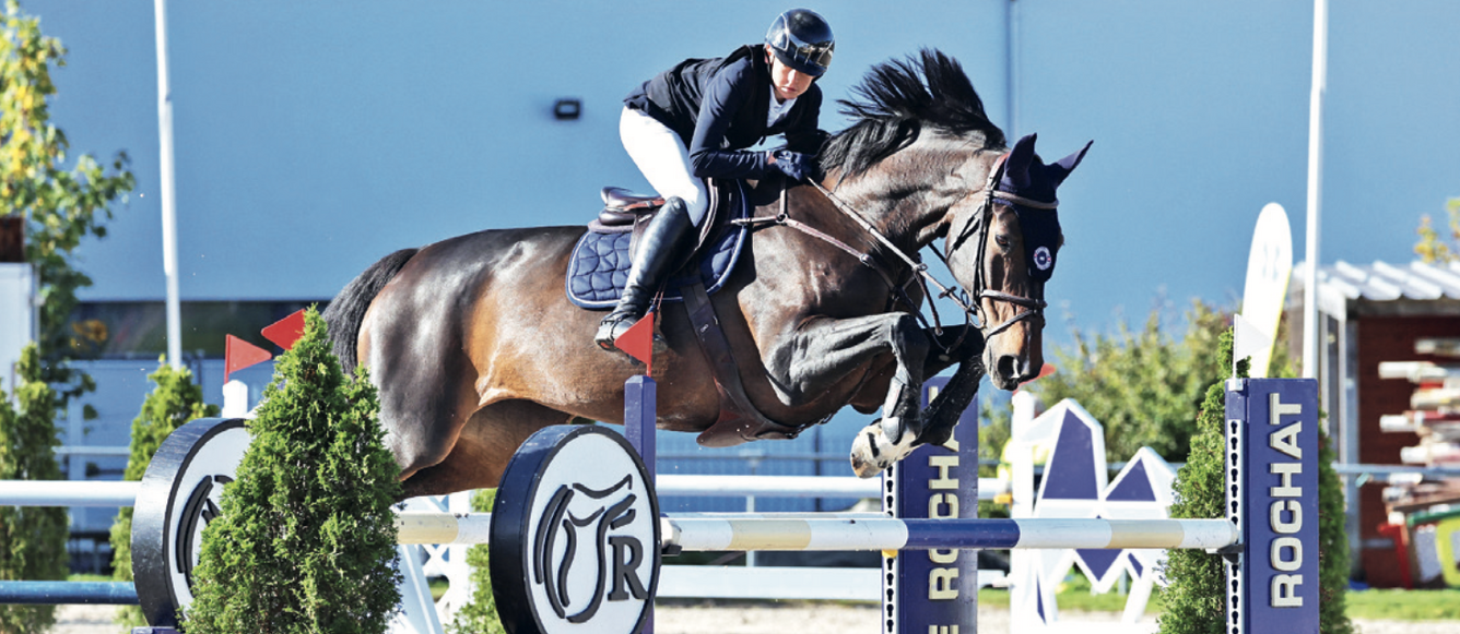 Sacha de Senarclens et Detona, ici à Planfayon où ils avaient décroché le titre de champions romands J/N, sont en tête du championnat de Suisse children à égalité avec deux autres couples. © PhotoBujard/R