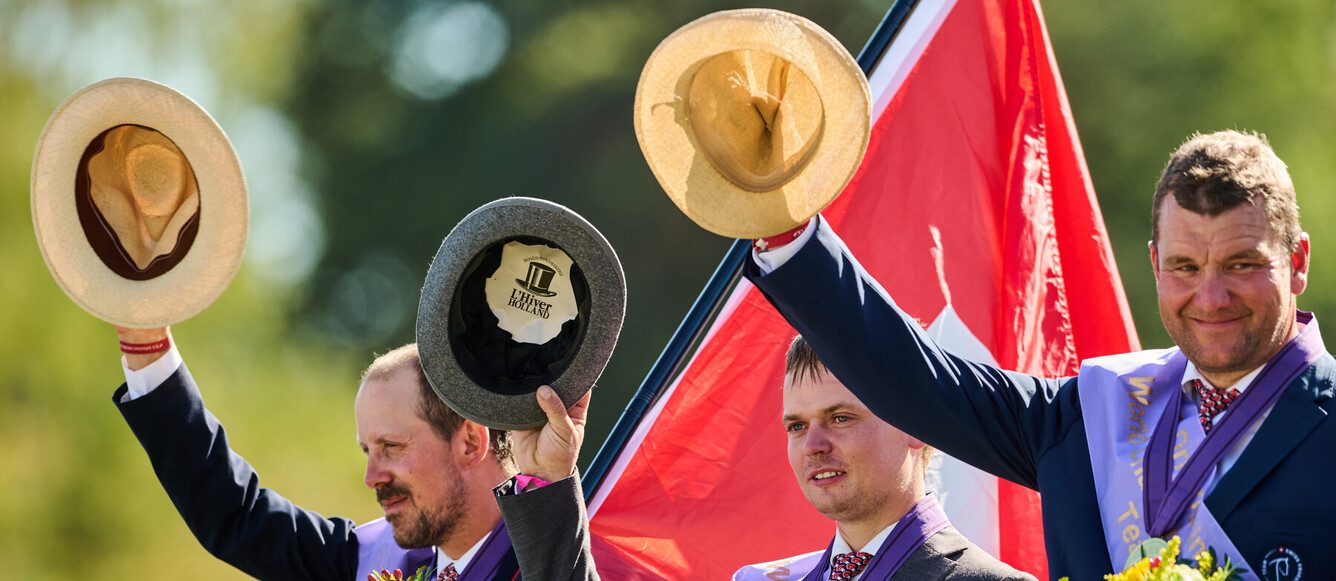 Les Suisses Mario Gandolfo, Stefan Ulrich et Michaël Barbey décrochent l’or aux Mondiaux d’attelage à 1 à Munich-Riem. Une Première ! © Martin Dokoupil-FEI
