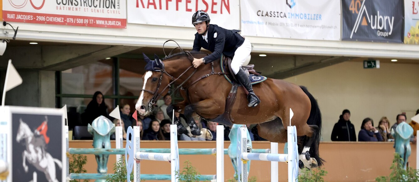 Bryan Smits est sur une belle lancée: après le 4e rang du GP 4* d'Avenches avec l'élite, le voilà chez la relève vainqueur du Grand Prix République et Canton du Jura avec Melien. © Photobujard