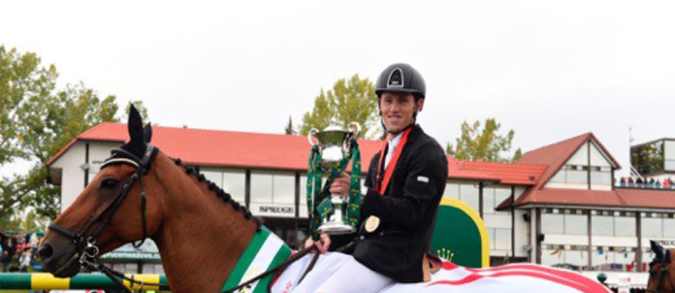 Scott Brash et son trophée à Calgary