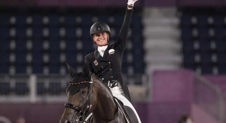 JO : l’or pour Jessica von Bredow-Werndl et Dalera, trois grandes dames sur le podium