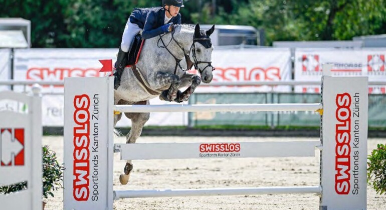 Janick Widmer devant Célia Biasi dans le Grand Prix de la relève de Dielsdorf, des finales en parallèle