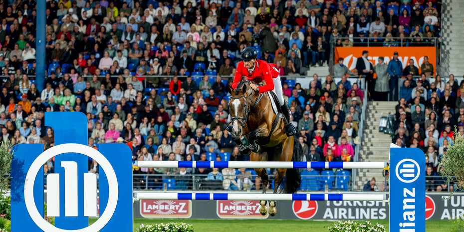 Mondiaux de saut : Steve Guerdat et Daniel Deusser partagent la tête, un forfait